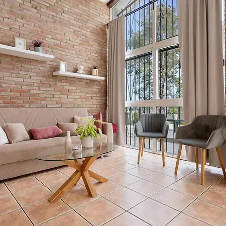 Amazing In With Private Swimming Pool, Be Inside Or Outside *
